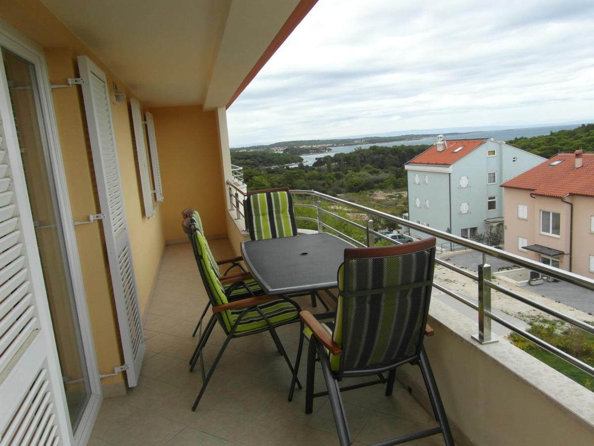 Bentley - Sea-View - 2 Bedroom Apartment Premantura Kültér fotó