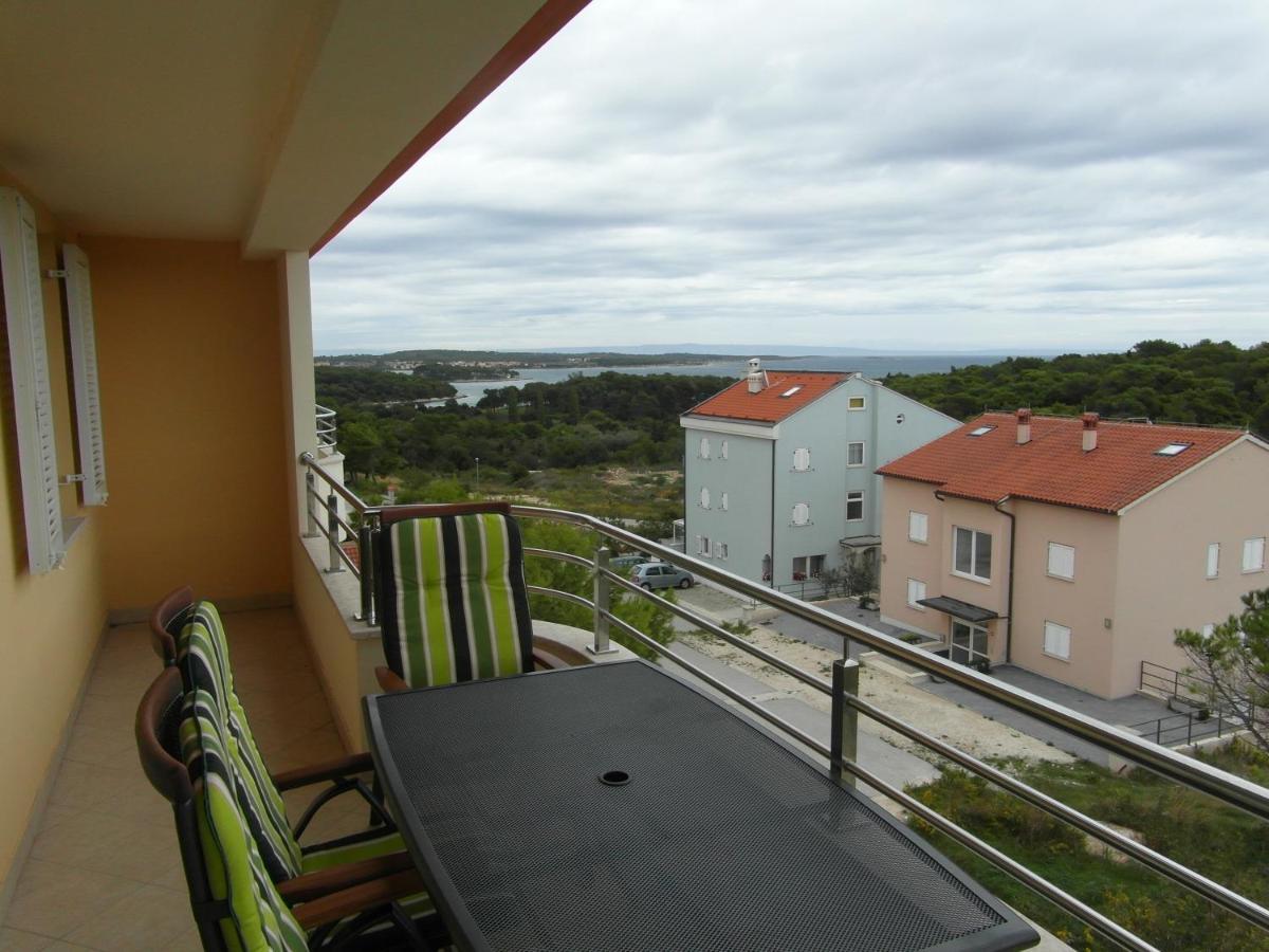 Bentley - Sea-View - 2 Bedroom Apartment Premantura Kültér fotó