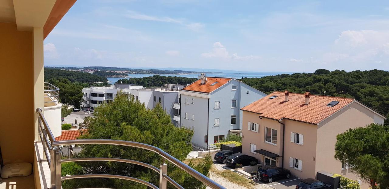Bentley - Sea-View - 2 Bedroom Apartment Premantura Kültér fotó