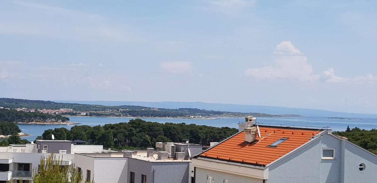 Bentley - Sea-View - 2 Bedroom Apartment Premantura Kültér fotó